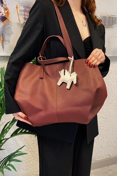  - CHARM DETAYLI OMUZ ÇANTASI (1)