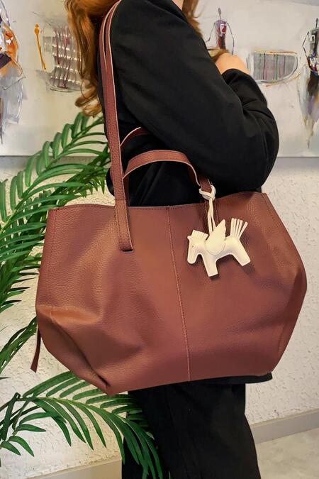 54811 - CHARM DETAYLI OMUZ ÇANTASI