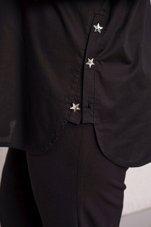 ACCESSORY BUTTON STRETCH POPLIN SHIRT