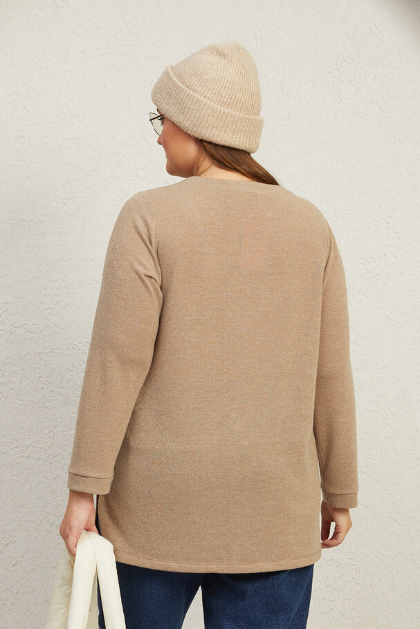 BASIC KNIT SWEATER