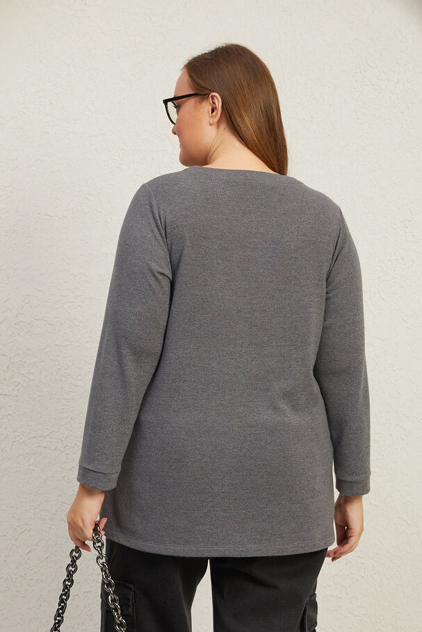 BASIC KNIT SWEATER