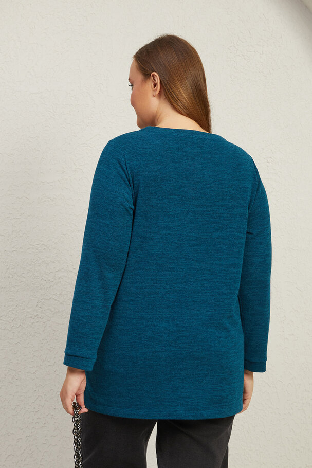 BASIC KNIT SWEATER