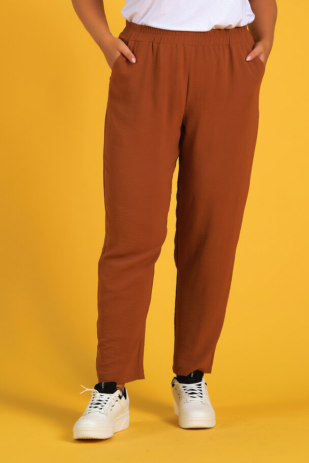 BASIC TROUSERS WITH FLOWING FABRIC