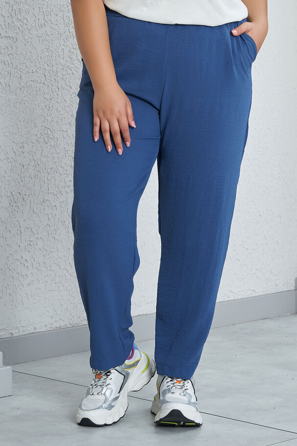 BASIC TROUSERS WITH FLOWING FABRIC