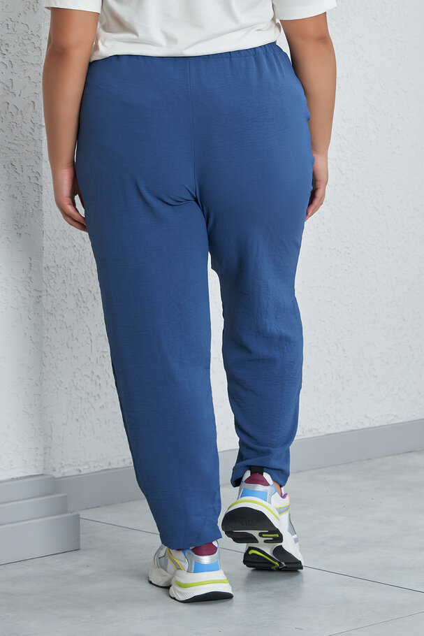 BASIC TROUSERS WITH FLOWING FABRIC