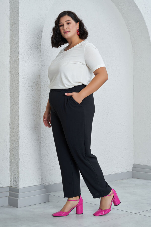 BASIC TROUSERS WITH FLOWING FABRIC