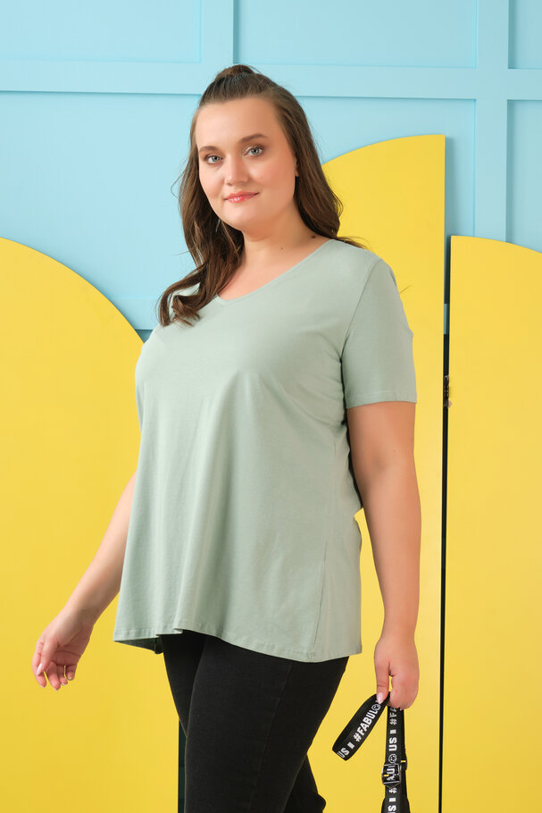 V-NECK BASIC T-SHIRT