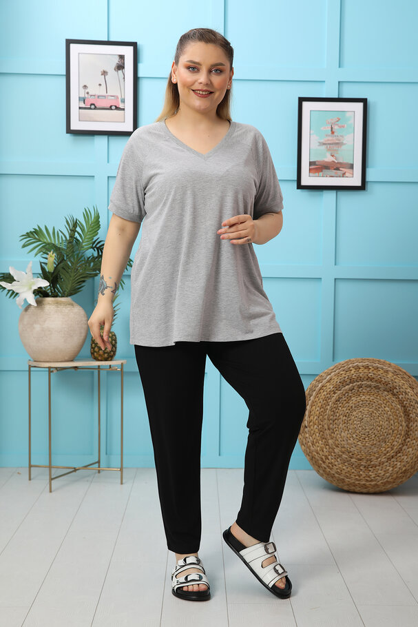 V-NECK BASIC T-SHIRT