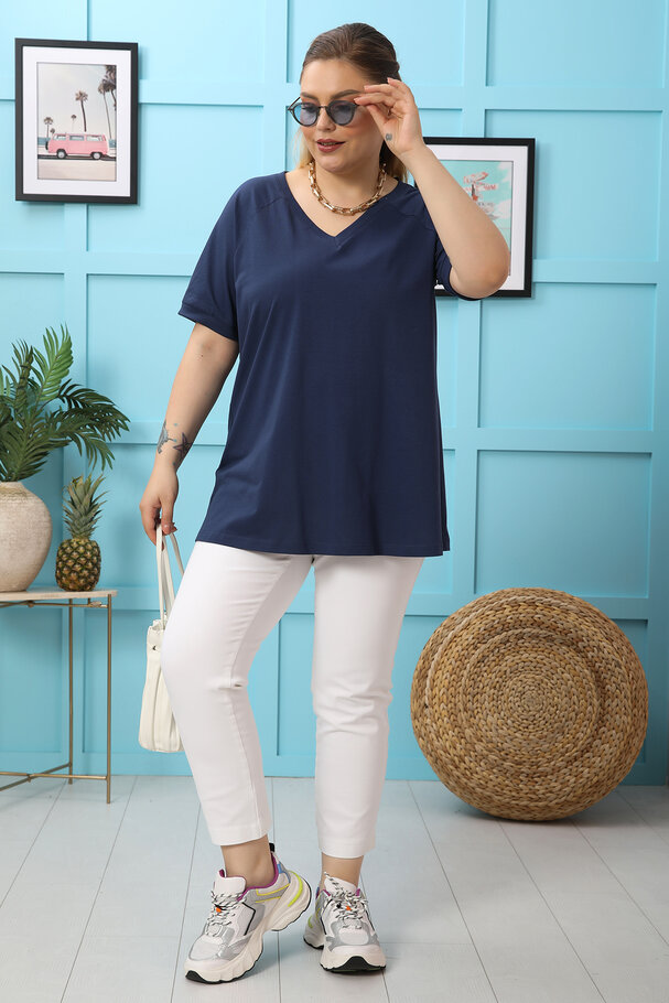 V-NECK BASIC T-SHIRT