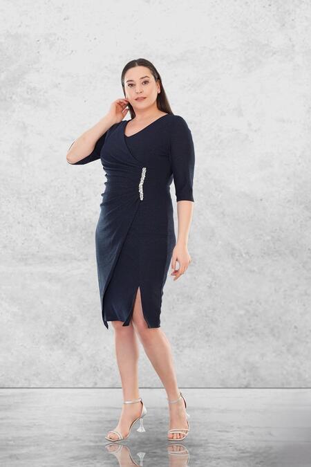 Büyük Moda - TAŞ DETAYLI KRUVAZE YAKA ABİYE ELBİSE