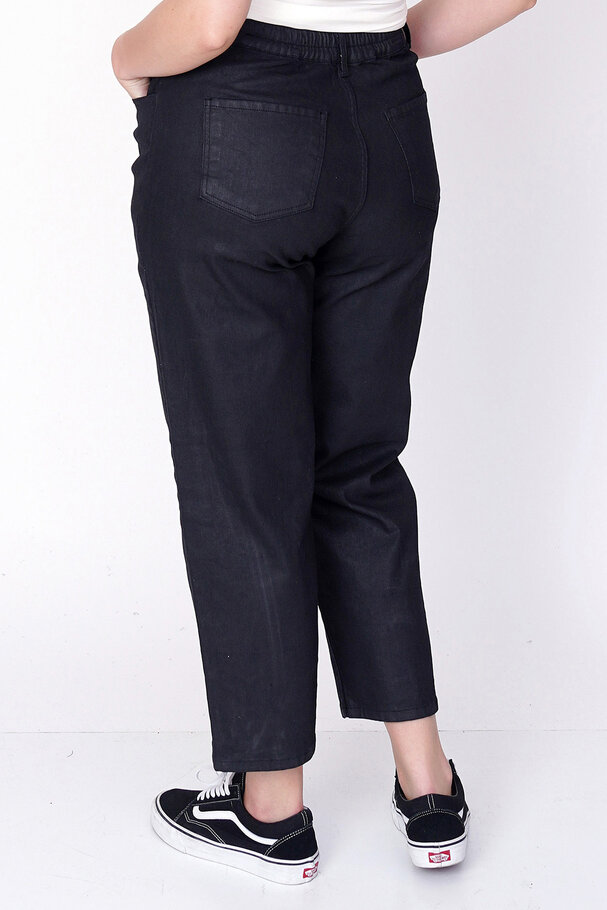 YÜKSEK BEL DERİ GÖRÜNÜMLÜ MOM JEAN