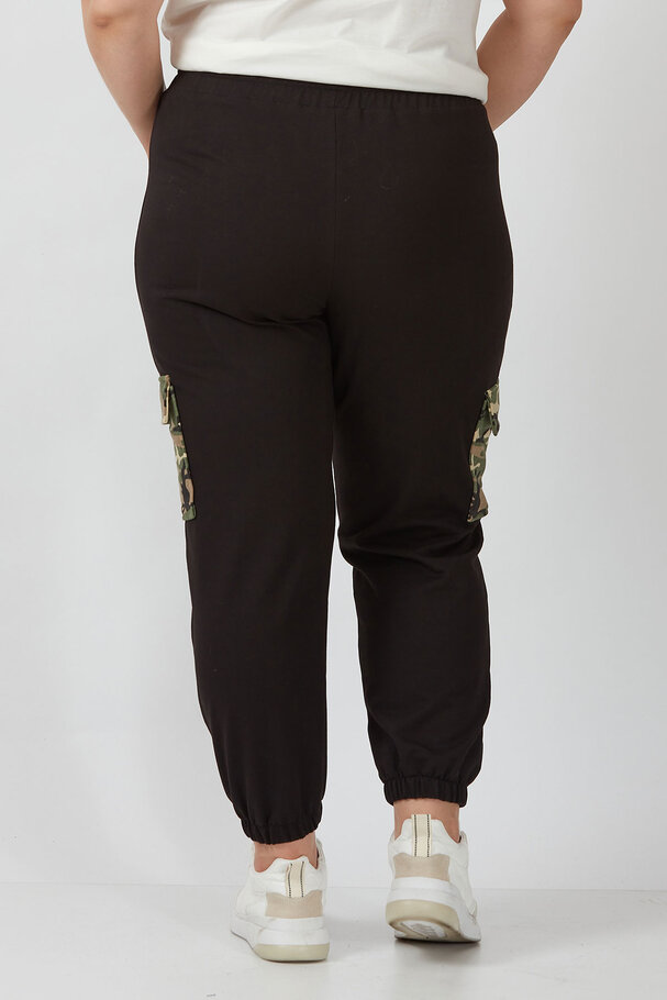 CARGO JOGGING TROUSERS WITH CAMOUFLAGE DETAIL