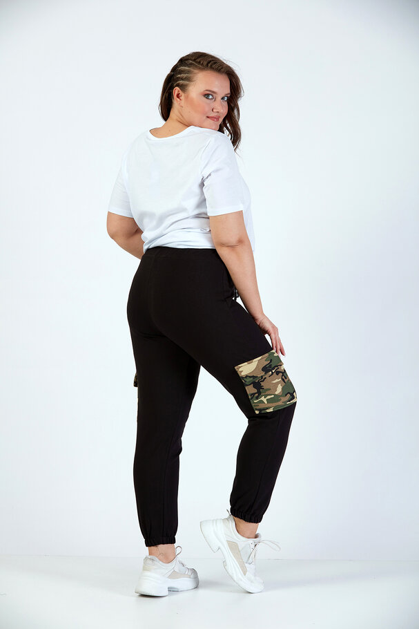 CARGO JOGGING TROUSERS WITH CAMOUFLAGE DETAIL