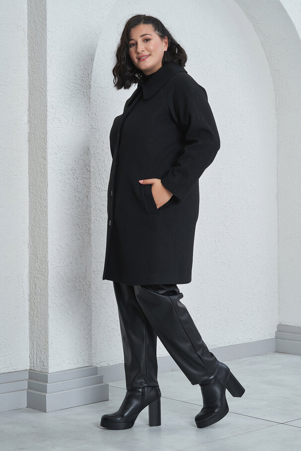 COAT WITH PETER PAN COLLAR