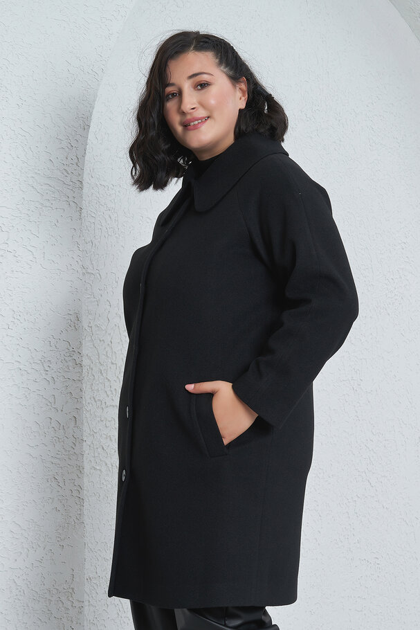 COAT WITH PETER PAN COLLAR
