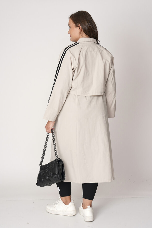 DUAL-USE TRENCH COAT THAT CAN BE CONVERTED INTO A VEST