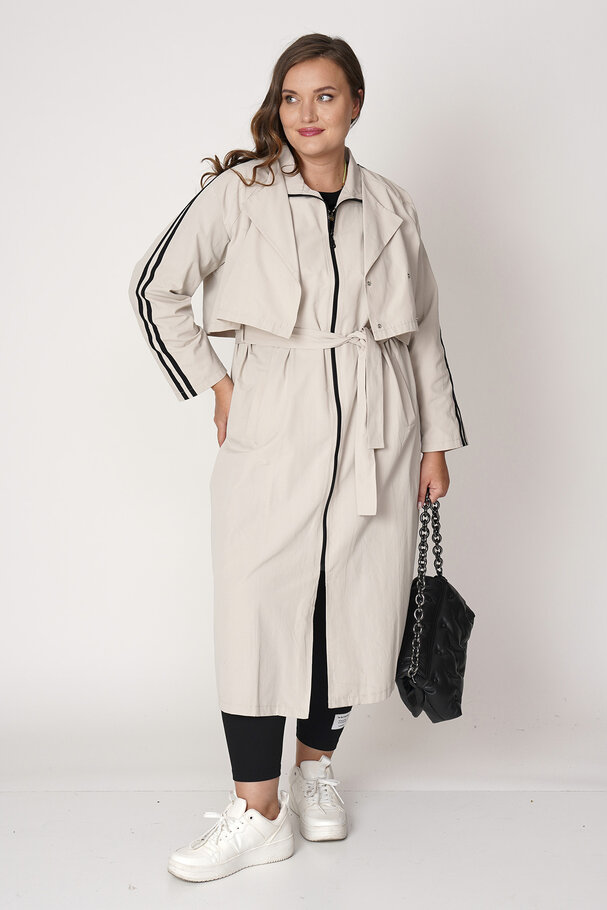 DUAL-USE TRENCH COAT THAT CAN BE CONVERTED INTO A VEST