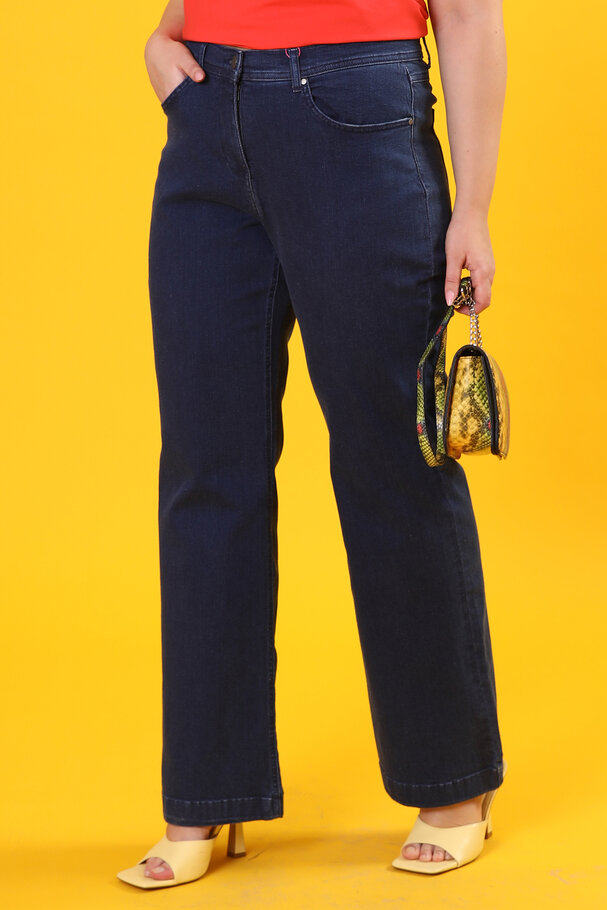 EXTRA RELAXED FIT JEANS