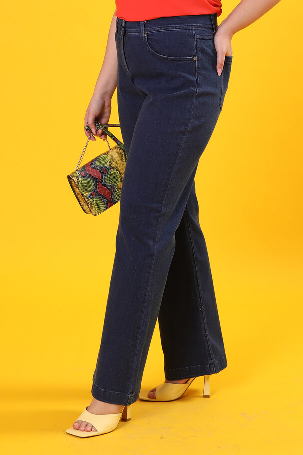 EXTRA RELAXED FIT JEANS