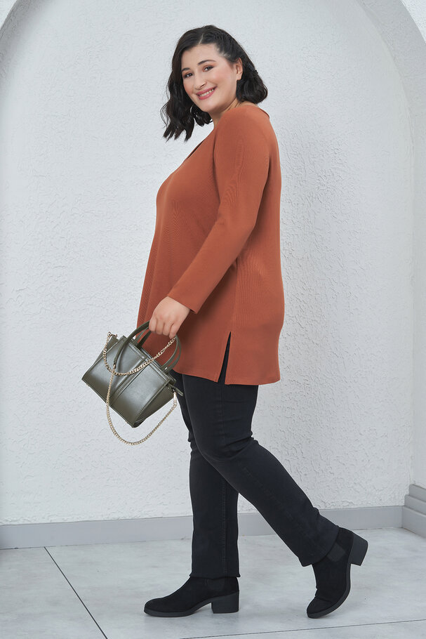 FINE KNIT V-NECK SWEATER