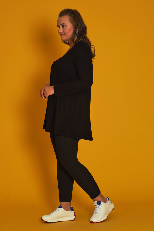 FINE KNIT V-NECK SWEATER