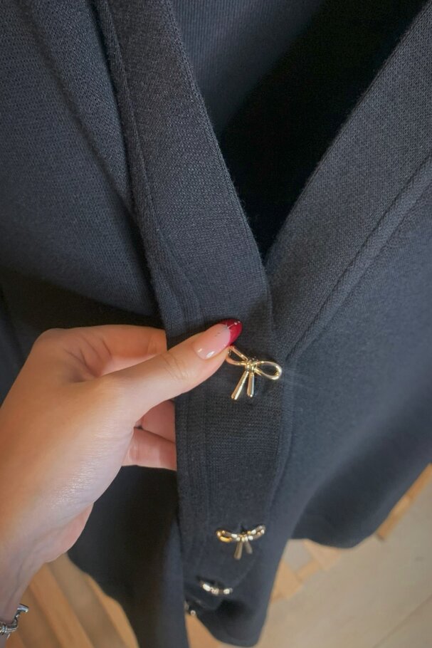 FİYONK AKSESUARLI TRİKO HIRKA