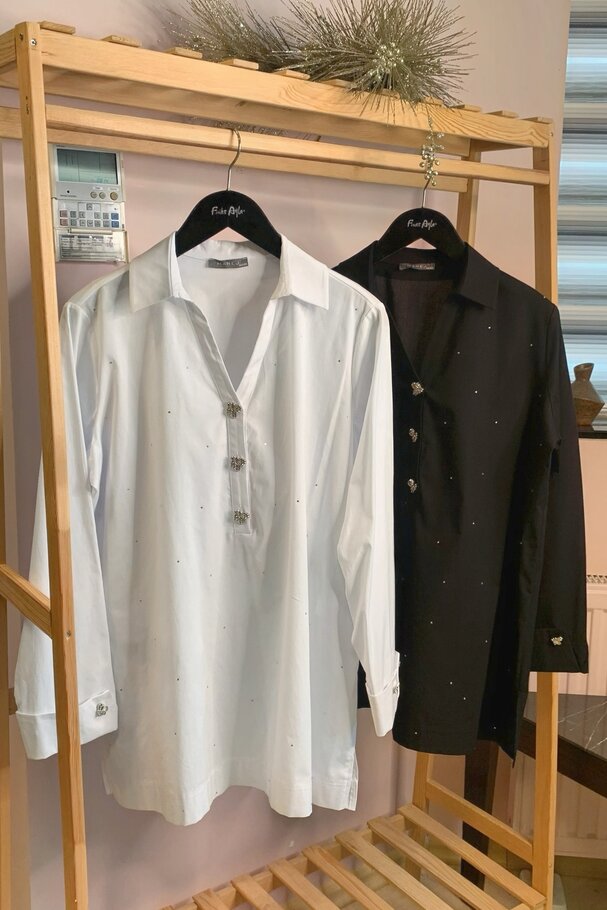 HEART BUTTON STRETCH POPLIN BLOUSE