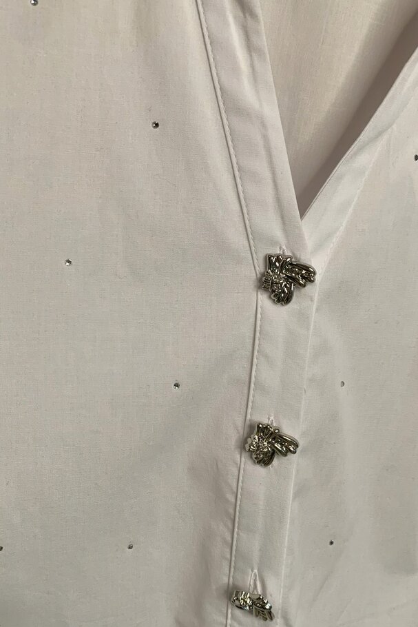 HEART BUTTON STRETCH POPLIN BLOUSE