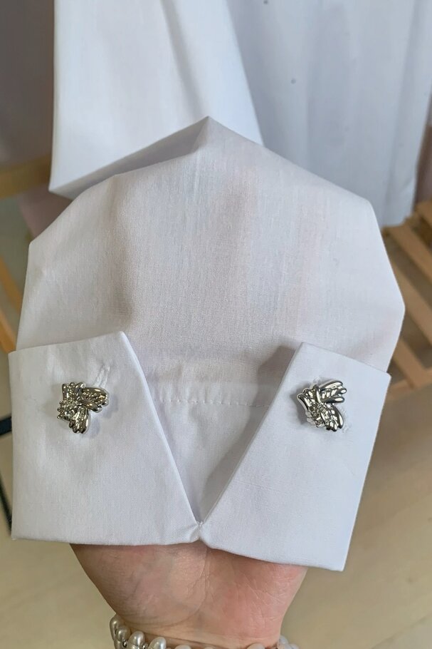 HEART BUTTON STRETCH POPLIN BLOUSE