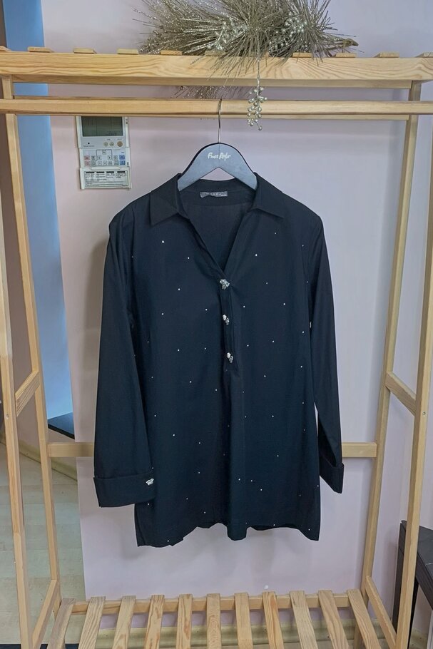 HEART BUTTON STRETCH POPLIN BLOUSE