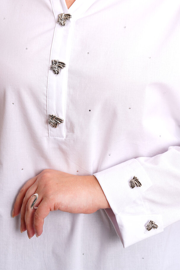 HEART BUTTON STRETCH POPLIN BLOUSE