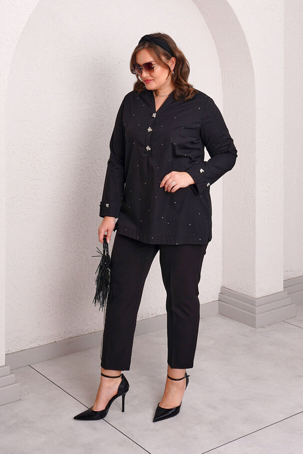 HEART BUTTON STRETCH POPLIN BLOUSE