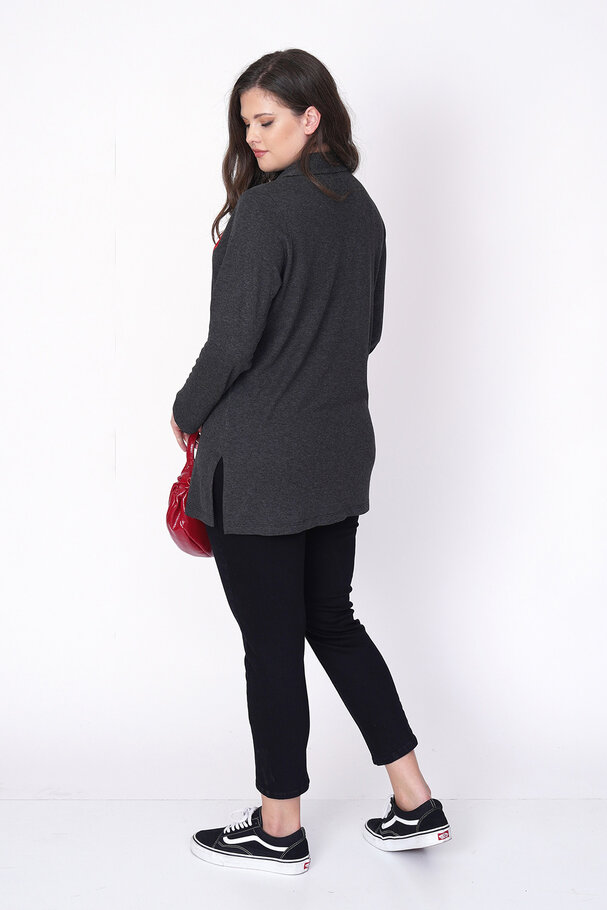 HEART EMBROIDERED KNIT TOP