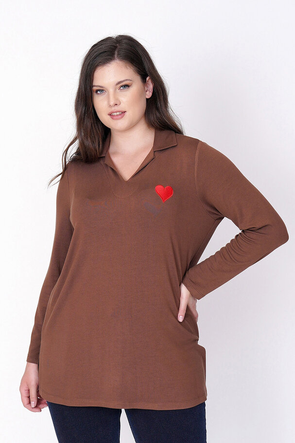 HEART EMBROIDERED KNIT TOP