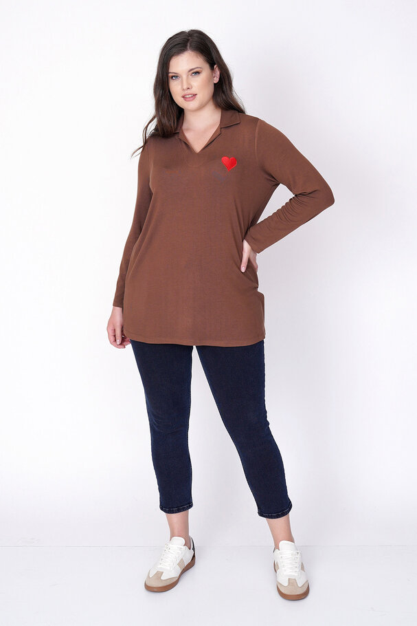HEART EMBROIDERED KNIT TOP