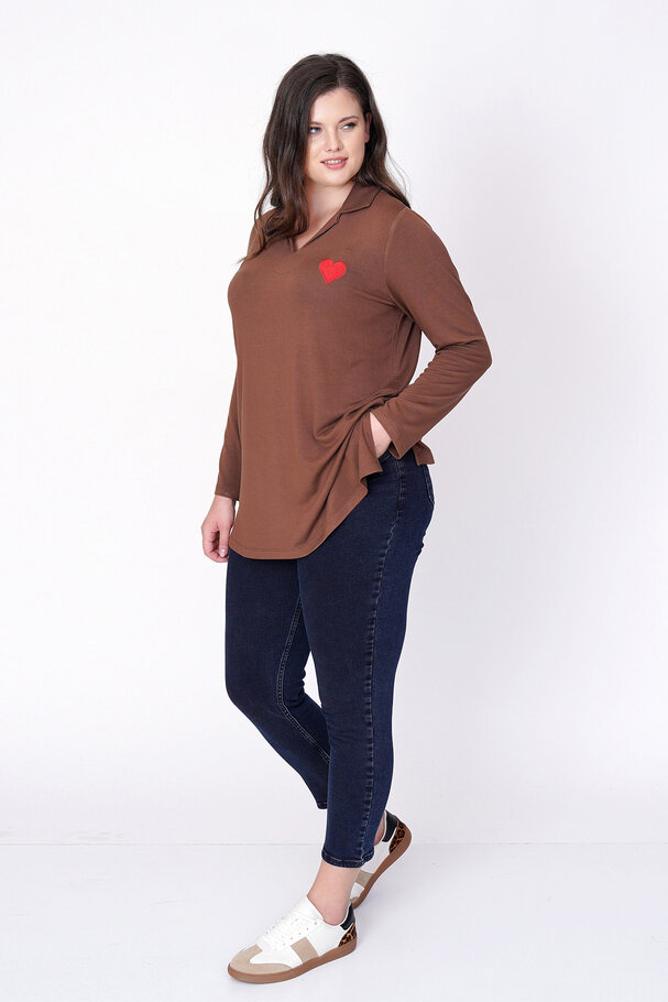 HEART EMBROIDERED KNIT TOP