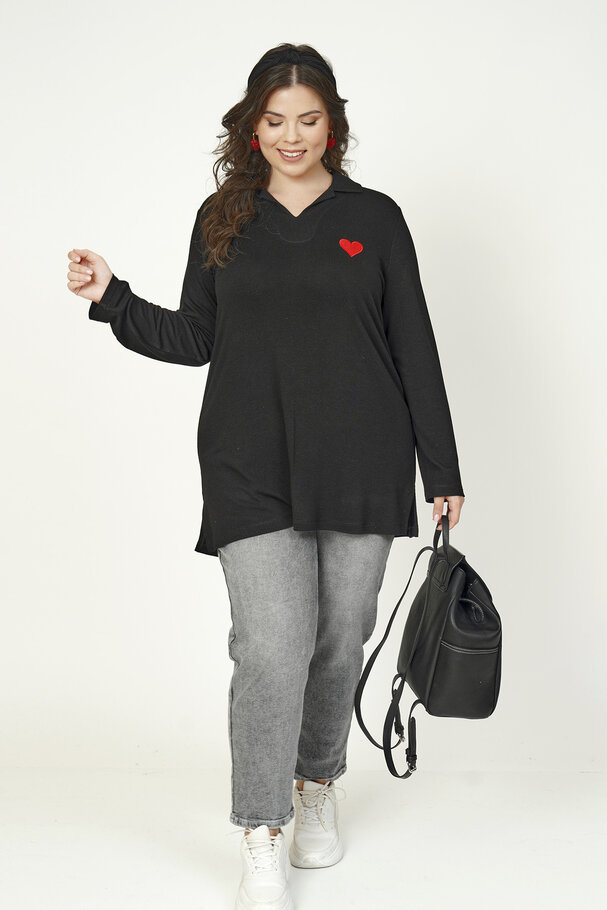 HEART EMBROIDERED KNIT TOP