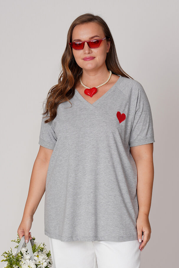 HEART EMBROIDERED T-SHIRT