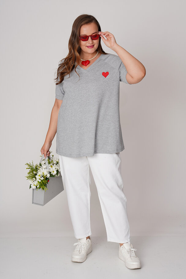 HEART EMBROIDERED T-SHIRT