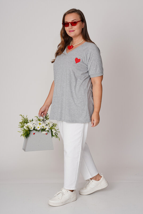 HEART EMBROIDERED T-SHIRT