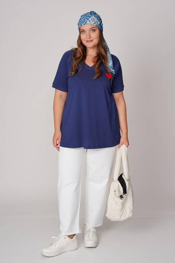 HEART EMBROIDERED T-SHIRT