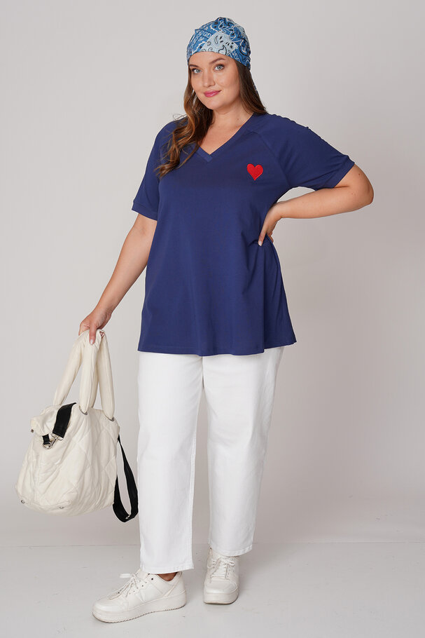 HEART EMBROIDERED T-SHIRT