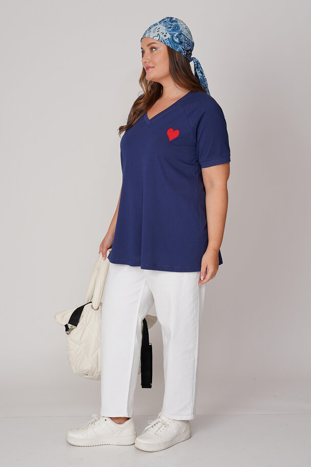 HEART EMBROIDERED T-SHIRT