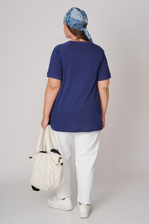 HEART EMBROIDERED T-SHIRT