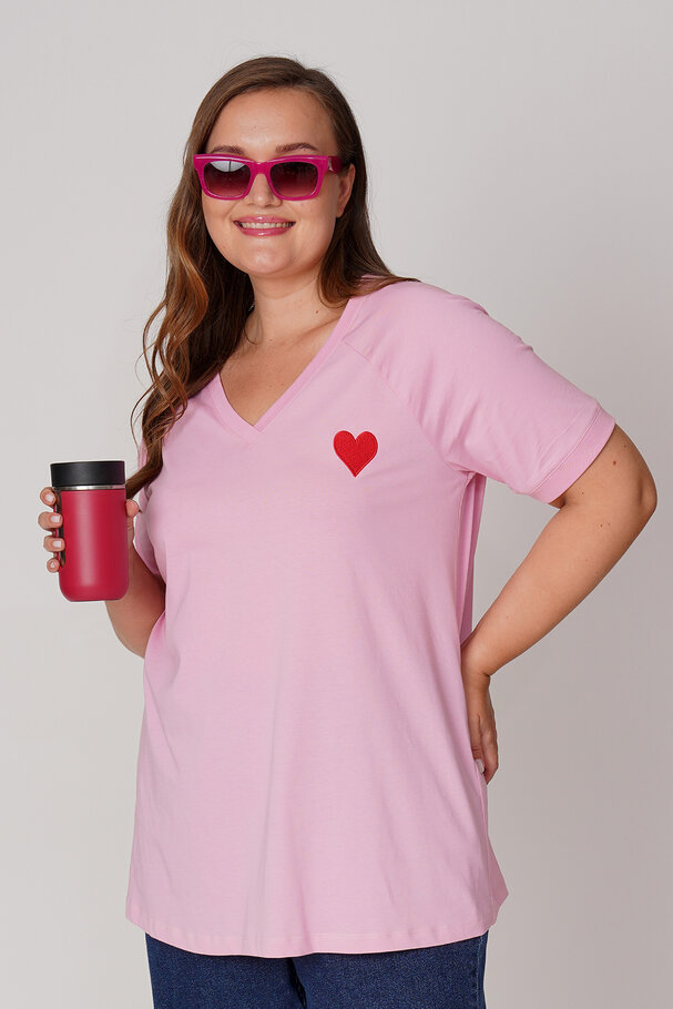 HEART EMBROIDERED T-SHIRT
