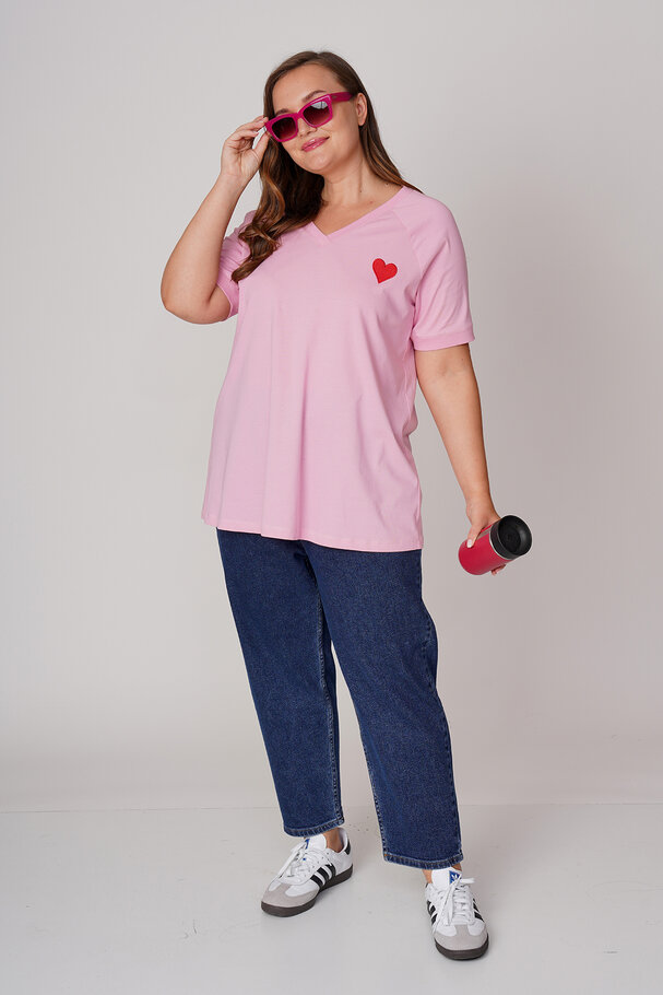 HEART EMBROIDERED T-SHIRT