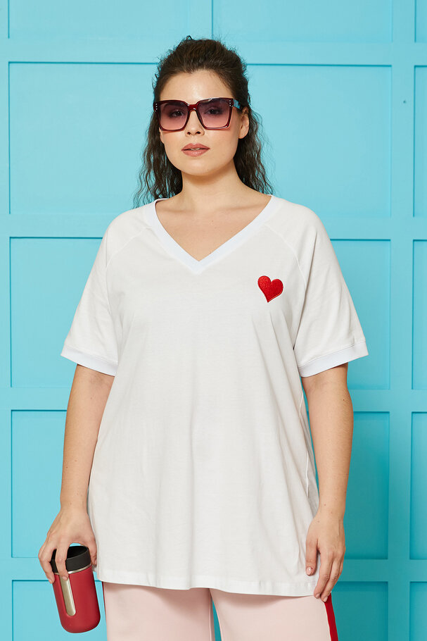 HEART EMBROIDERED T-SHIRT