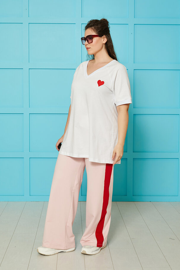 HEART EMBROIDERED T-SHIRT