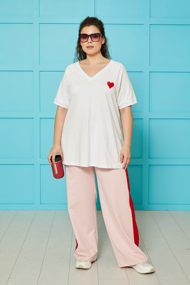 HEART EMBROIDERED T-SHIRT