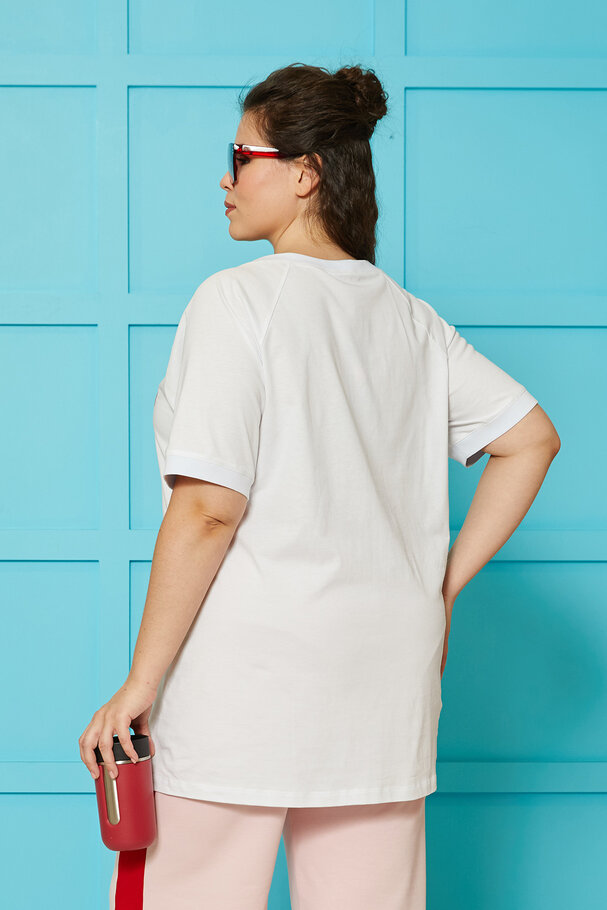 HEART EMBROIDERED T-SHIRT